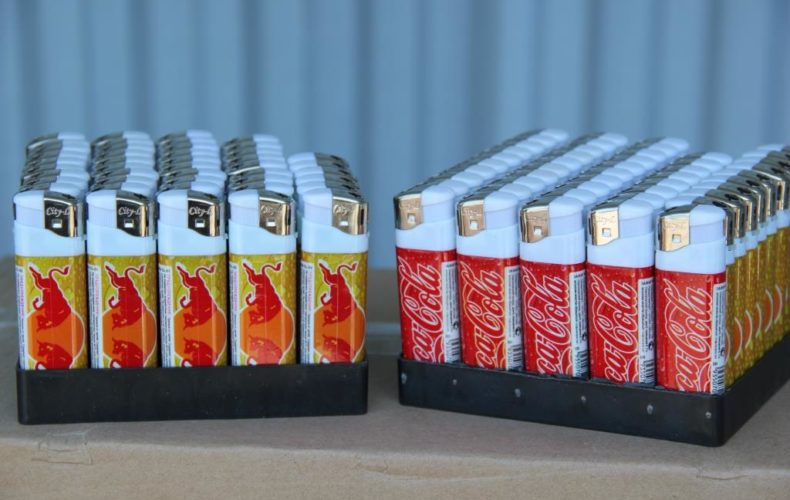 Поддельные зажигалки «Coca-Cola» и «Red Bull»