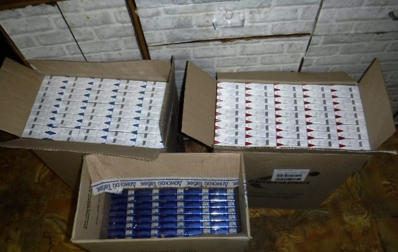 1250 пачек незадекларированных сигарет изъяли сахалинские таможенники