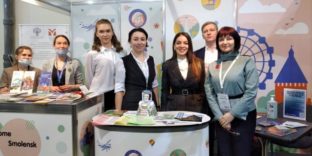 Глава Ростуризма Зарина Догузова посетила стенд Смоленской области на выставке «Интурмаркет-2021»