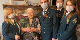 Представители Домодедовской таможни поздравили ветеранов с наступающим Днем Великой Победы