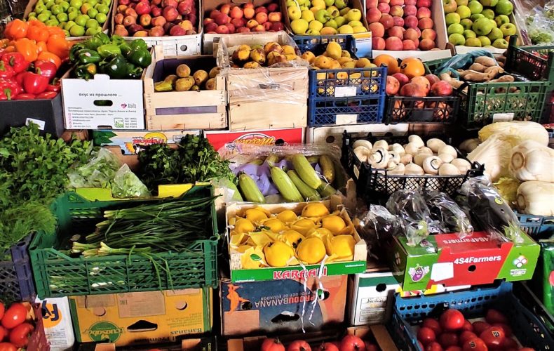Астраханские таможенники выявили более 4,4 тонны овощей и фруктов неизвестного происхождения
