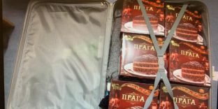 Пулковская таможня: торты «Прага» с драгоценной начинкой