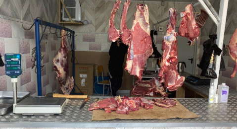 Почти 3 центнера сомнительной говядины и баранины изъяли из торгового оборота уральские таможенники