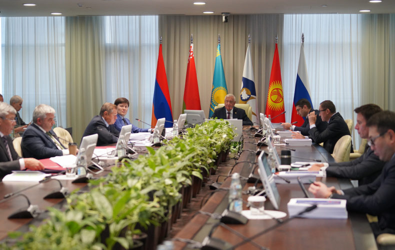 ЕЭК согласовала продление срока государственного регулирования цен на социально значимые товары в Беларуси