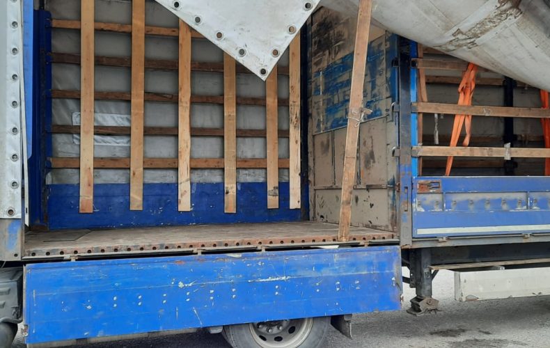 Псковские таможенники выявили автомобиль с «двойным» грузовым отсеком
