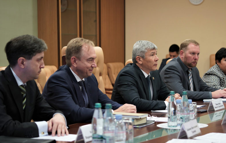 Максат Мамытканов обсудил с бизнес-ассоциациями России вопросы единого таможенного регулирования в ЕАЭС