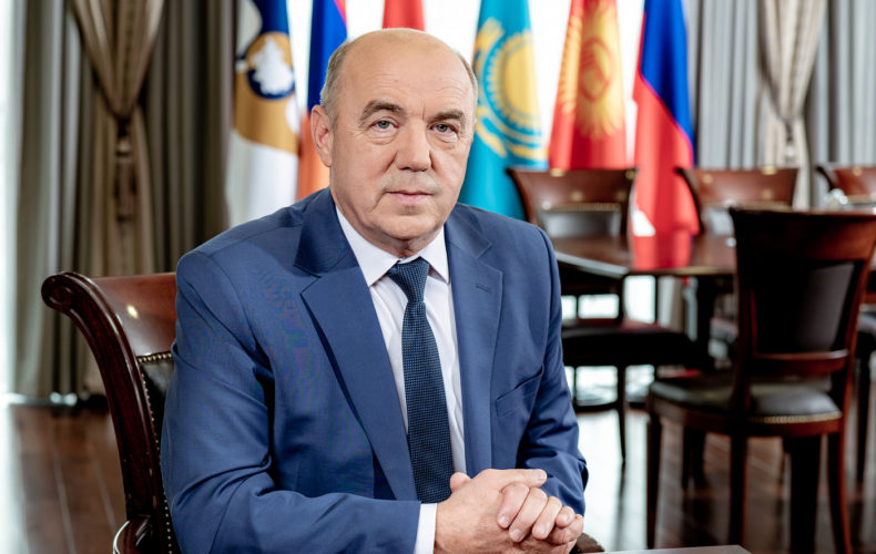 Министр по техническому регулированию ЕЭК Виктор Назаренко поздравил коллег со Всемирным днем стандартов
