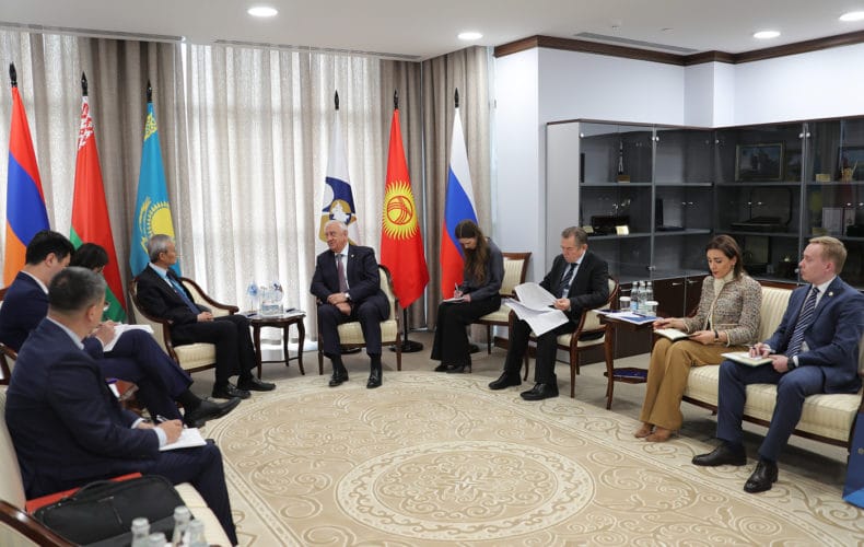 Михаил Мясникович провел встречу с Генеральным секретарем ШОС Чжан Мином