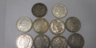 Старинные серебряные монеты обнаружили сахалинские таможенники у американца, вылетавшего в Японию
