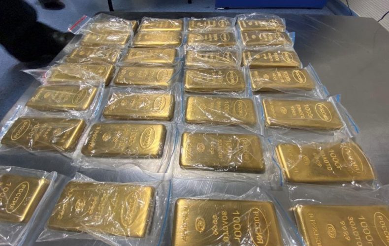 Во Внуково таможенники пресекли контрабанду золотых слитков на 800 миллионов рублей